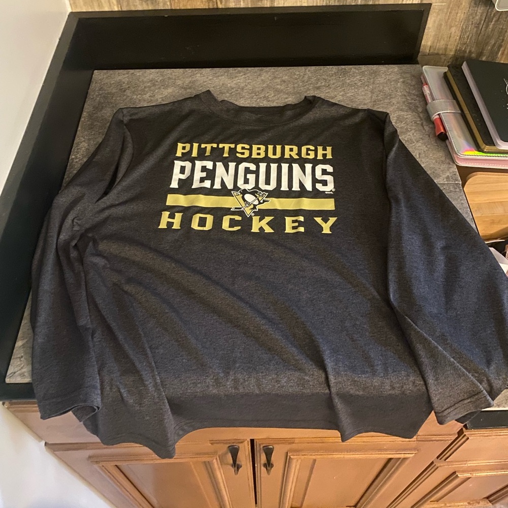 Pittsburgh Penguins Men's Black Sweater